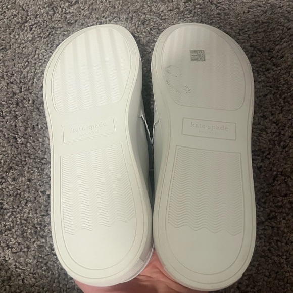Kate Spade White Scallop-Trim Slip-On Sneakers Size 11 NWT - Picture 3 of 3